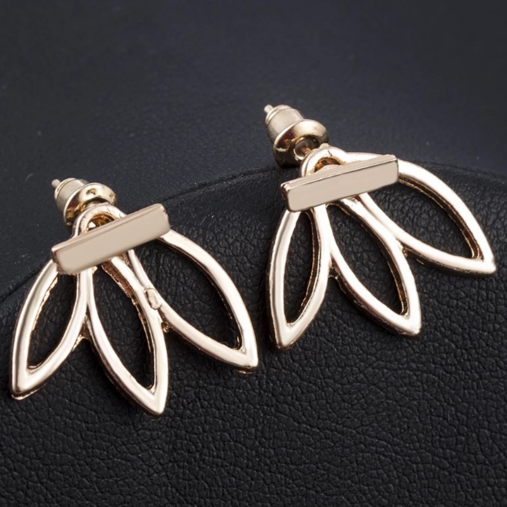 Minimalist Boho Indie Leaf/Flower Stud Earrings - Picture 3 of 11